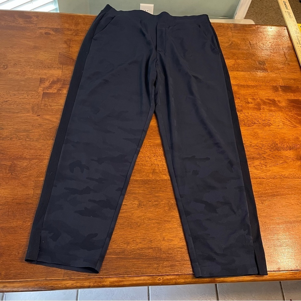Athleta women’s navy Brooklyn ankle camo pant size 12